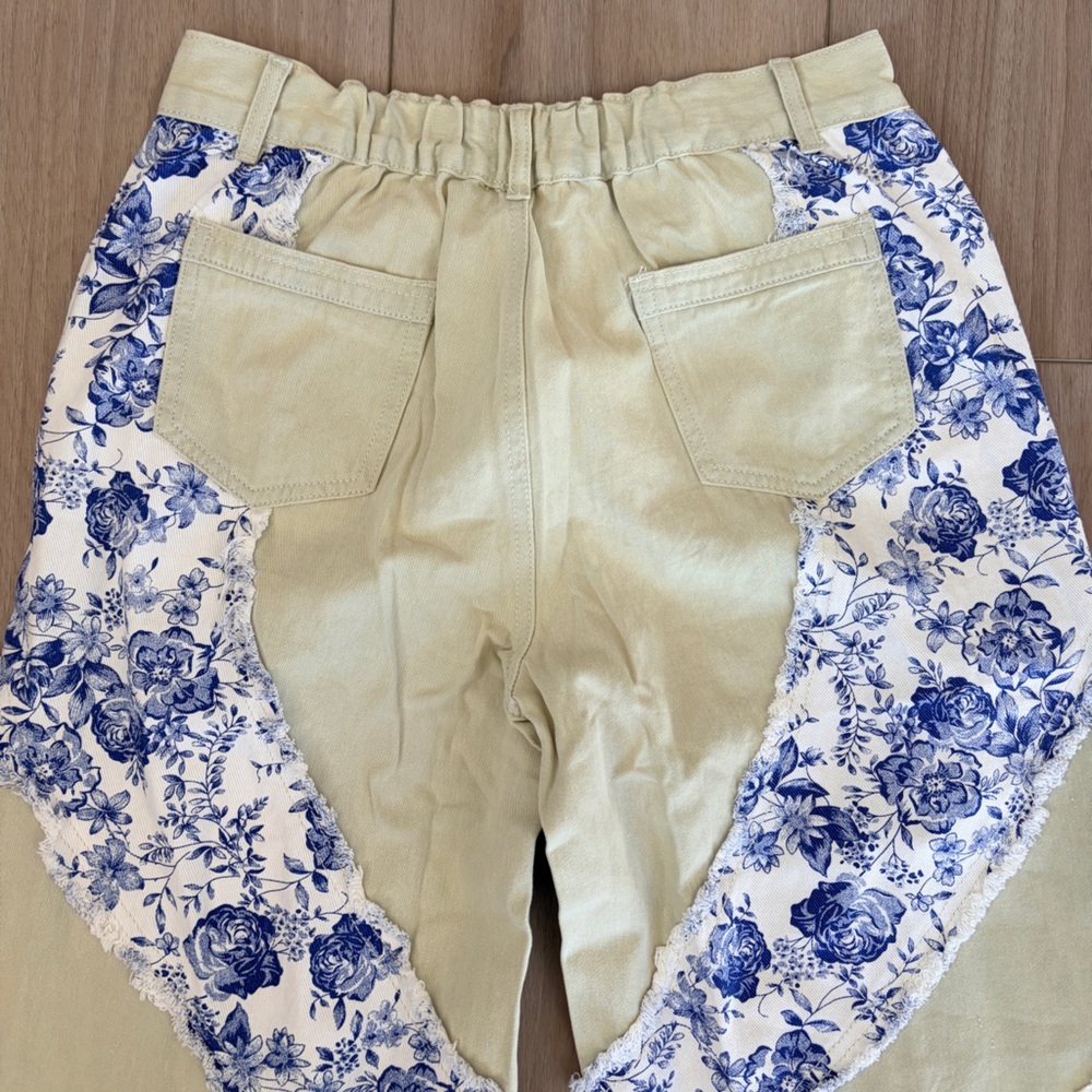 POL
POL Wide Leg Pants with Blue Floral and Cream Accents - Picture 9 of 9